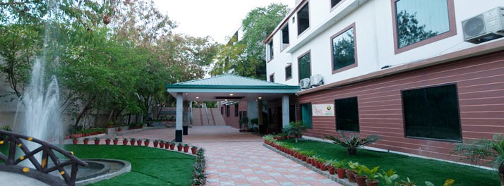 The Byke Grassfield - Jaipur 01.jpg